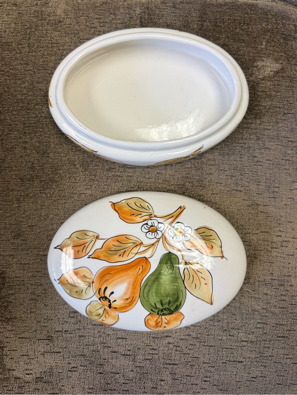 Vintage Hand-Painted Italian Ceramic Large Oval Trinket Box with Fruit Motif - Picture 6 of 10